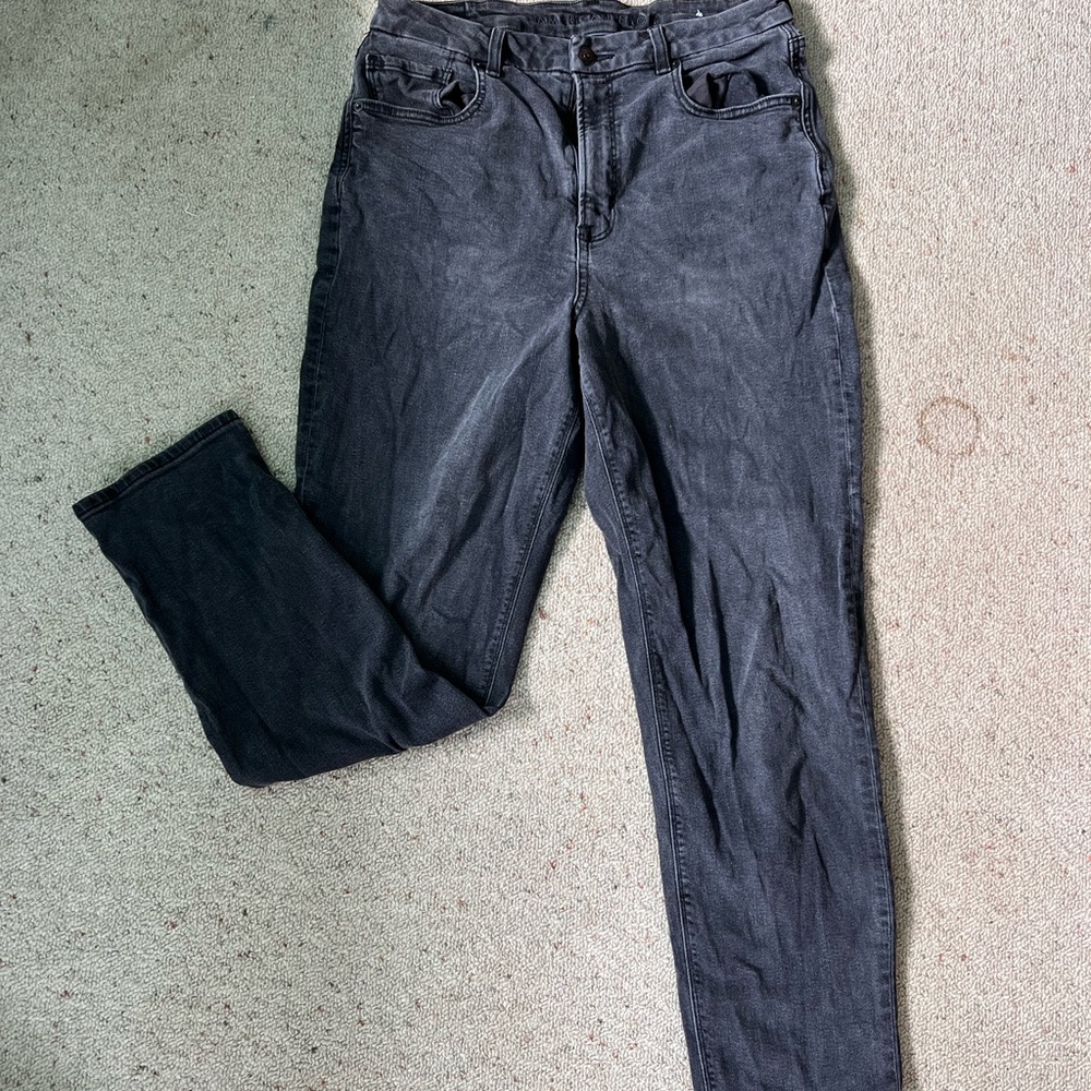 AMERICAN EAGLE STRETCHY MOM JEANS